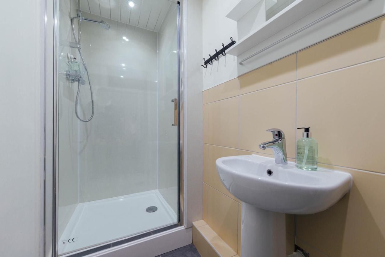 אדינבורו Stylish And Comfortable City Centre Apartment מראה חיצוני תמונה